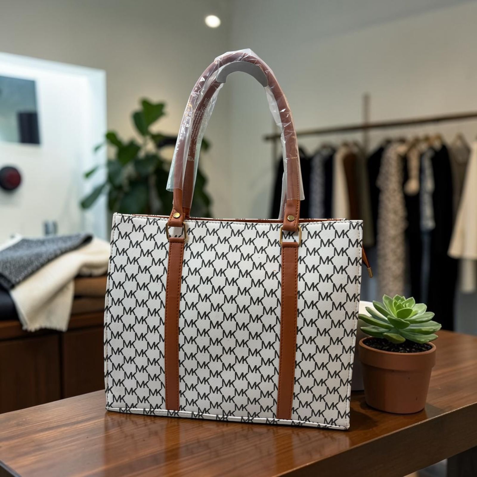 TREANDING HAND BAG